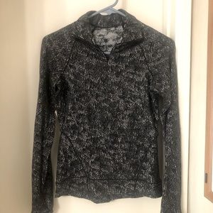 Lululemon LS LIKE NEW! 1 bk pckt Sz 6 soft